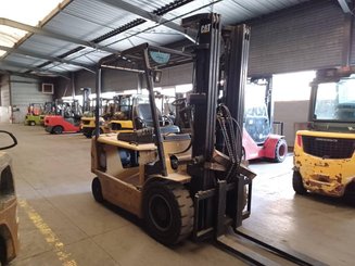 Carrello elevatore frontale a 4 ruote Caterpillar EP35K