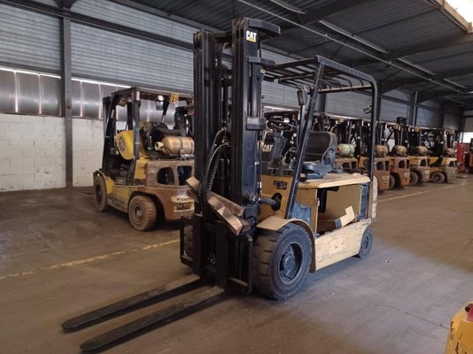 Carrello elevatore frontale a 4 ruote Caterpillar EP35K - 1