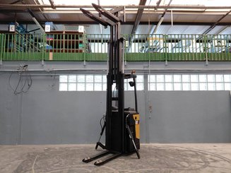 Stoccatori con pedana Caterpillar NSR16N