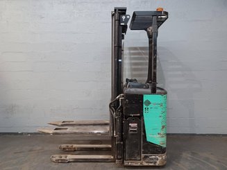 Stoccatori con pedana Caterpillar NSR16N