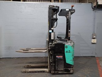 Stoccatori con pedana Caterpillar NSR20N