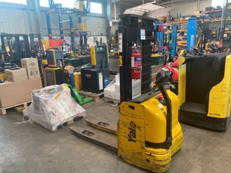 Stoccatori guida in accompagnamento Yale Gerbeur accompagnant avec pesage Ravas