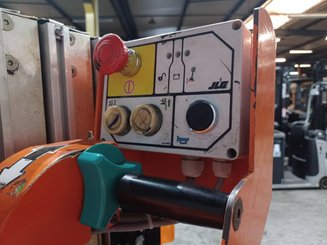 Navicella a gruppo di sollevamento verticale JLG TOUCAN DUO