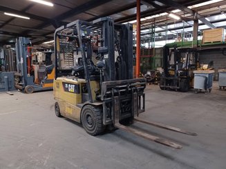 Carrello elevatore frontale a 4 ruote Caterpillar EP25K-PAC