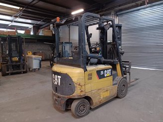 Carrello elevatore frontale a 4 ruote Caterpillar EP25K-PAC