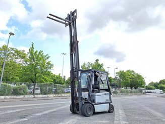 Carrello elevatore frontale a 4 ruote Yale ERP30 - 10