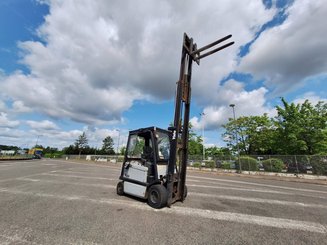 Carrello elevatore frontale a 4 ruote Yale ERP30 - 5