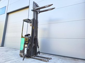 Stoccatori con pedana Caterpillar NSR16N