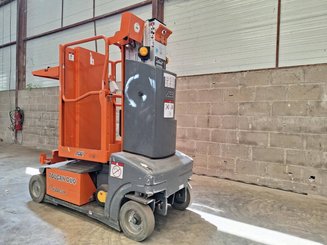 Navicella a gruppo di sollevamento verticale JLG TOUCAN DUO