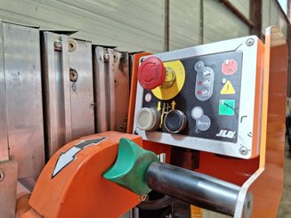 Navicella a gruppo di sollevamento verticale JLG TOUCAN DUO