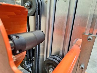 Navicella a gruppo di sollevamento verticale JLG TOUCAN DUO