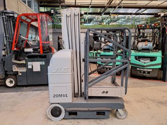 Navicella a gruppo di sollevamento verticale JLG 20MVL