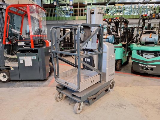 Navicella a gruppo di sollevamento verticale JLG 20MVL - 1