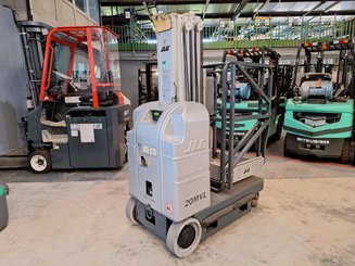 Navicella a gruppo di sollevamento verticale JLG 20MVL