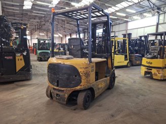 Carrello elevatore frontale a 4 ruote Caterpillar EP25K-PAC