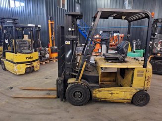 Carrello elevatore frontale a 4 ruote Caterpillar EP25K-PAC
