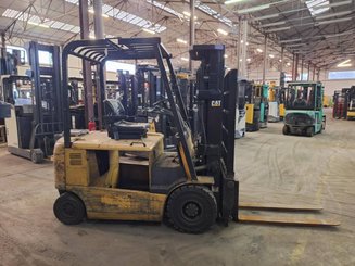 Carrello elevatore frontale a 4 ruote Caterpillar EP25K-PAC