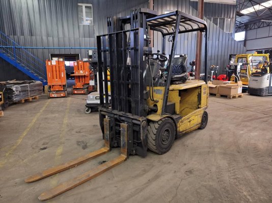 Carrello elevatore frontale a 4 ruote Caterpillar EP25K - 1