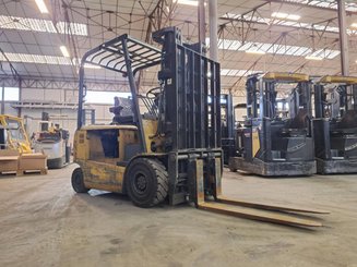 Carrello elevatore frontale a 4 ruote Caterpillar EP25K-PAC