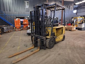Carrello elevatore frontale a 4 ruote Caterpillar EP25K-PAC