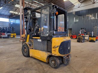 Carrello elevatore frontale a 4 ruote Caterpillar EP30K