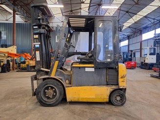 Carrello elevatore frontale a 4 ruote Caterpillar EP30K