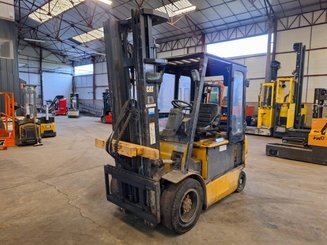 Carrello elevatore frontale a 4 ruote Caterpillar EP30K