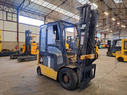 Carrello elevatore frontale a 4 ruote Caterpillar EP30K - 1