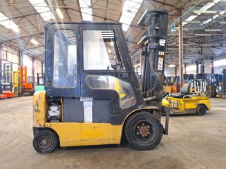 Carrello elevatore frontale a 4 ruote Caterpillar EP30K