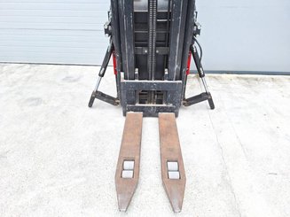 Stoccatori con pedana Caterpillar NSR20N