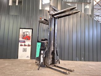 Stoccatori con pedana Caterpillar NSR16N