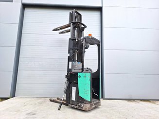 Stoccatori con pedana Caterpillar NSR20N