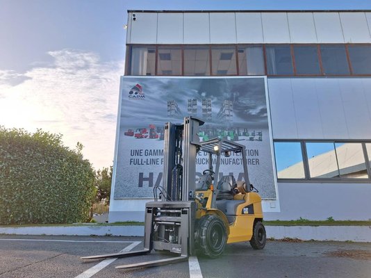 Carrello elevatore frontale a 4 ruote Caterpillar GP30NTD - 1