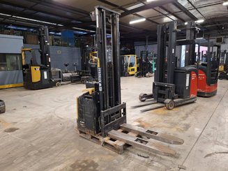 Stoccatori guida in accompagnamento Caterpillar NSP16N - 1