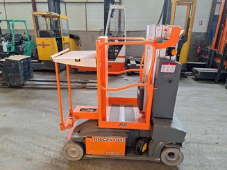 Navicella a gruppo di sollevamento verticale JLG TOUCAN DUO