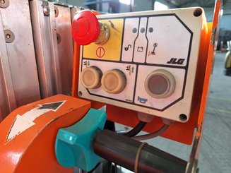Navicella a gruppo di sollevamento verticale JLG TOUCAN DUO