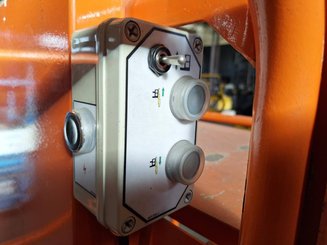 Navicella a gruppo di sollevamento verticale JLG TOUCAN DUO