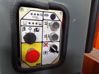 Navicella a gruppo di sollevamento verticale JLG TOUCAN DUO