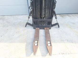 Stoccatori con pedana Caterpillar NSR16N