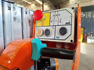Navicella a gruppo di sollevamento verticale JLG TOUCAN DUO