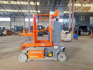 Navicella a gruppo di sollevamento verticale JLG TOUCAN DUO