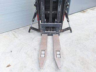 Stoccatori con pedana Caterpillar NSR20N