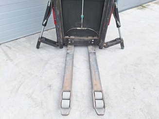 Stoccatori con pedana Caterpillar NSR20N
