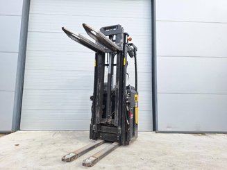 Stoccatori con pedana Caterpillar NSR20N