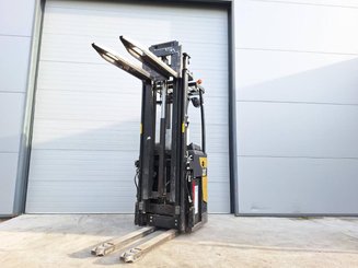 Stoccatori con pedana Caterpillar NSR20N