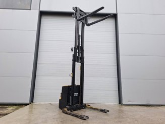 Carrello stoccatore a razze larghe Caterpillar NSP16N2S