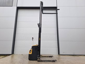 Carrello stoccatore a razze larghe Caterpillar NSP16N2S