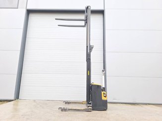 Carrello stoccatore a razze larghe Caterpillar NSP16N2S
