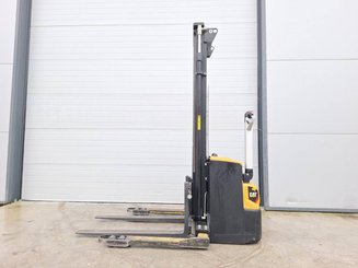 Carrello stoccatore a razze larghe Caterpillar NSP16N2S