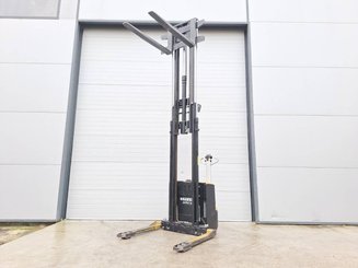 Carrello stoccatore a razze larghe Caterpillar NSP16N2S